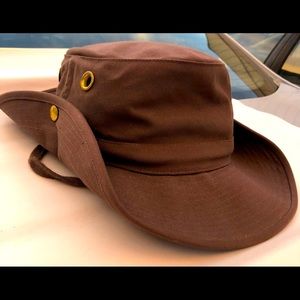 Original Tilley hat for the outdoorsman in you! Size 8 great condition! Dark brn